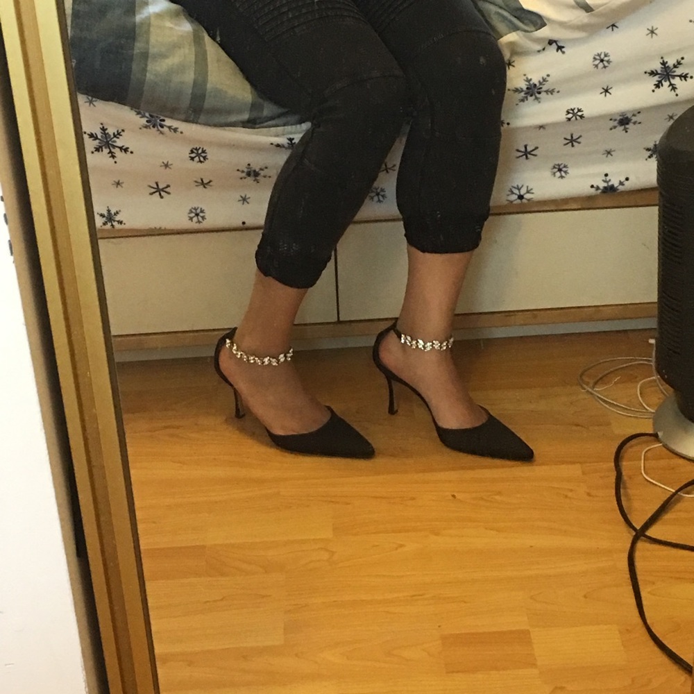 [SOLD] Model pictures for Manolo Blanik size 9